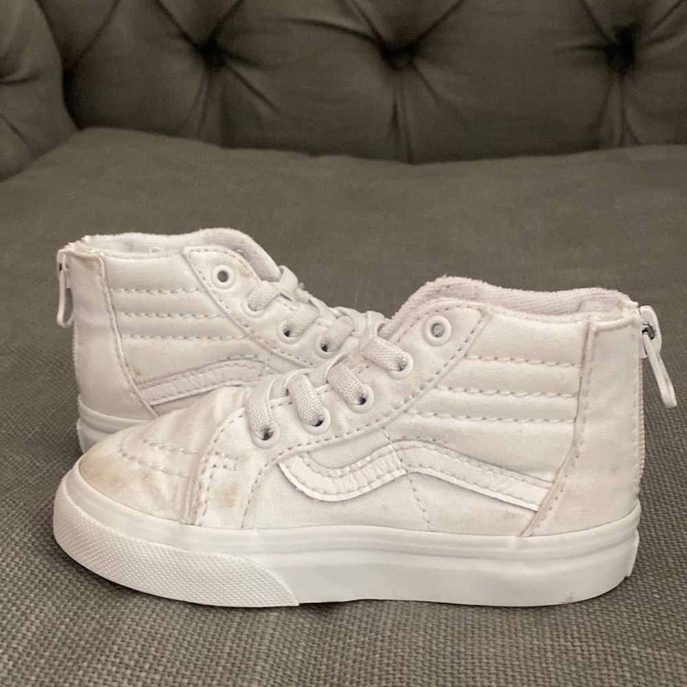 toddler size 7 white hightop VANS